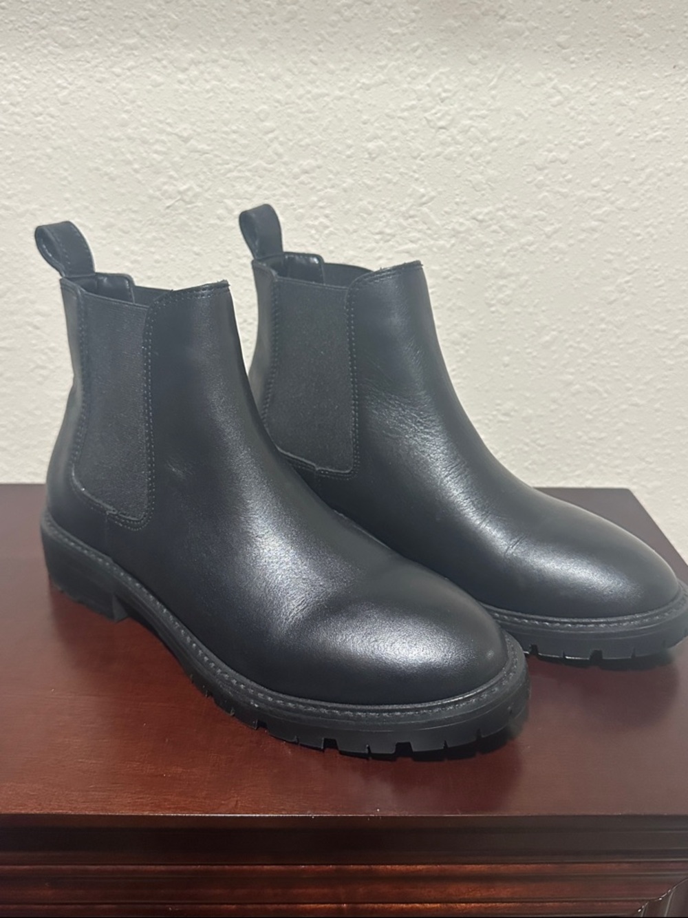Steve Madden “Harli” Chelsea Boots in Black, Size 6.5
